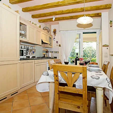 Buglio In Monte Sleeps 5 Pool Wifi Feriehus Padenghe sul Garda