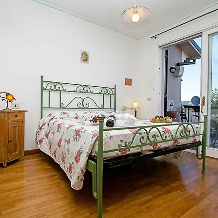 Buglio In Monte Sleeps 5 Pool Wifi Padenghe sul Garda